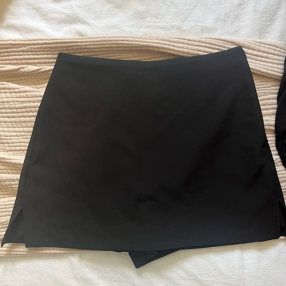 Express black skort